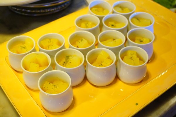 小紅蕃薯Yammy Cafe:【台北.南京東路站】小紅蕃薯 Yammy Cafe-『壽星首選!氣氛佳』