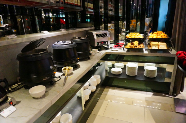 小紅蕃薯Yammy Cafe:【台北.南京東路站】小紅蕃薯 Yammy Cafe-『壽星首選!氣氛佳』