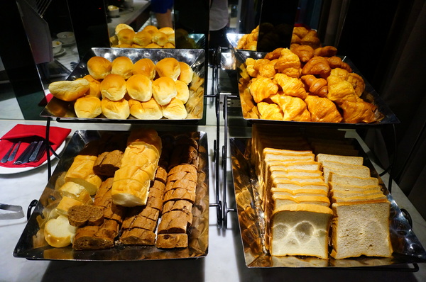 小紅蕃薯Yammy Cafe:【台北.南京東路站】小紅蕃薯 Yammy Cafe-『壽星首選!氣氛佳』