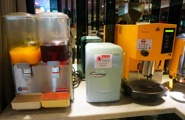 小紅蕃薯Yammy Cafe:【台北.南京東路站】小紅蕃薯 Yammy Cafe-『壽星首選!氣氛佳』