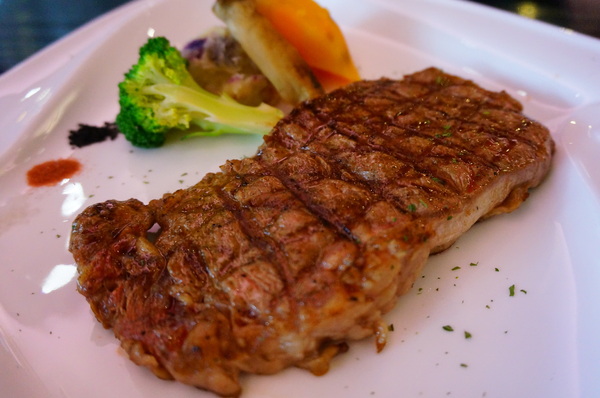 小紅蕃薯Yammy Cafe:【台北.南京東路站】小紅蕃薯 Yammy Cafe-『壽星首選!氣氛佳』