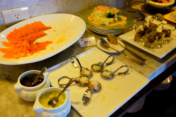 小紅蕃薯Yammy Cafe:【台北.南京東路站】小紅蕃薯 Yammy Cafe-『壽星首選!氣氛佳』