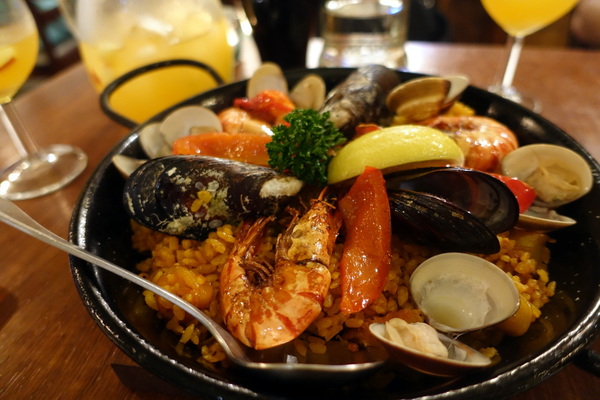 PS TAPAS 西班牙餐酒館:(胖樺食記)台北美食推薦” PS Tapas 西班牙餐酒館”/西班牙海鮮燉飯/誠品敦南/捷運國父紀念館