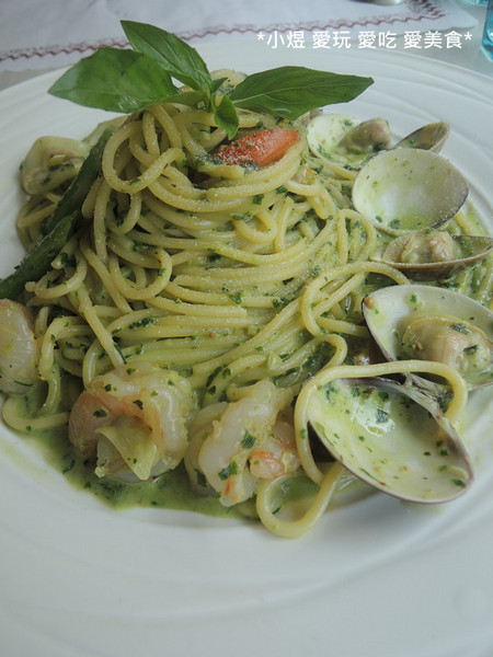 恬心朵朵Lily White Cafe：恬心朵朵Lily White Cafe(員林店)---鮮嫩彈牙的中卷與鮮甜海鮮搭配彈Q麵條的完美組合!!!