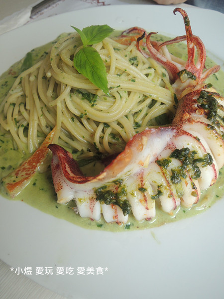 恬心朵朵Lily White Cafe：恬心朵朵Lily White Cafe(員林店)---鮮嫩彈牙的中卷與鮮甜海鮮搭配彈Q麵條的完美組合!!!