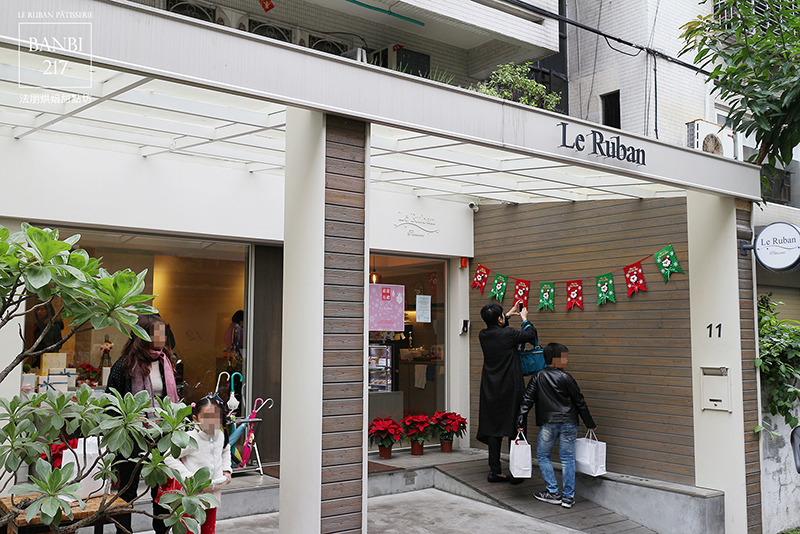 Banbi217 美食旅遊: [Le Ruban Pâtisserie 法朋法式烘焙甜點坊]令人瘋狂的排隊好吃蛋糕,草莓季推出草莓蛋糕捲、草莓塔、草莓蛋糕(捷運信義線信義安和站美食與下午茶)