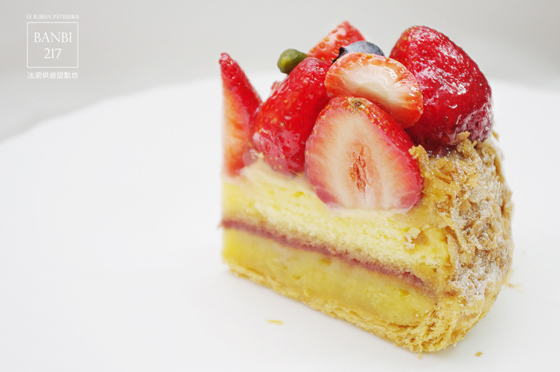 Banbi217 美食旅遊: [Le Ruban Pâtisserie 法朋法式烘焙甜點坊]令人瘋狂的排隊好吃蛋糕,草莓季推出草莓蛋糕捲、草莓塔、草莓蛋糕(捷運信義線信義安和站美食與下午茶)