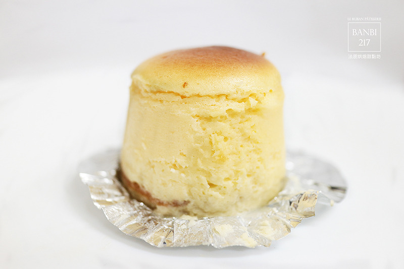 Banbi217 美食旅遊: [Le Ruban Pâtisserie 法朋法式烘焙甜點坊]令人瘋狂的排隊好吃蛋糕,草莓季推出草莓蛋糕捲、草莓塔、草莓蛋糕(捷運信義線信義安和站美食與下午茶)