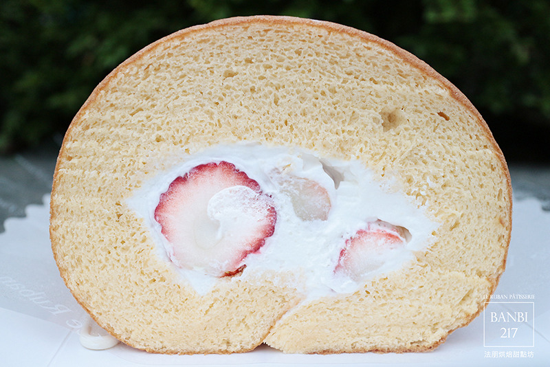 Banbi217 美食旅遊: [Le Ruban Pâtisserie 法朋法式烘焙甜點坊]令人瘋狂的排隊好吃蛋糕,草莓季推出草莓蛋糕捲、草莓塔、草莓蛋糕(捷運信義線信義安和站美食與下午茶)