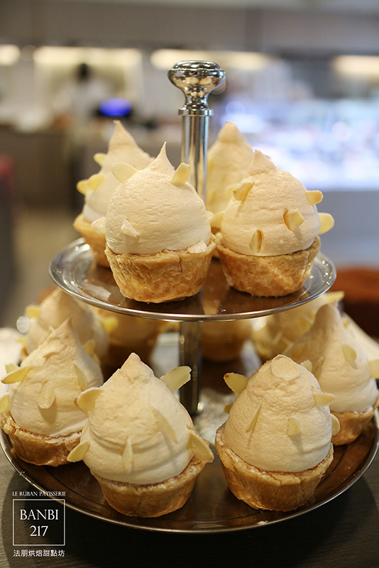 Banbi217 美食旅遊: [Le Ruban Pâtisserie 法朋法式烘焙甜點坊]令人瘋狂的排隊好吃蛋糕,草莓季推出草莓蛋糕捲、草莓塔、草莓蛋糕(捷運信義線信義安和站美食與下午茶)