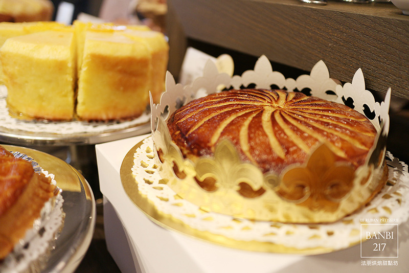 Banbi217 美食旅遊: [Le Ruban Pâtisserie 法朋法式烘焙甜點坊]令人瘋狂的排隊好吃蛋糕,草莓季推出草莓蛋糕捲、草莓塔、草莓蛋糕(捷運信義線信義安和站美食與下午茶)