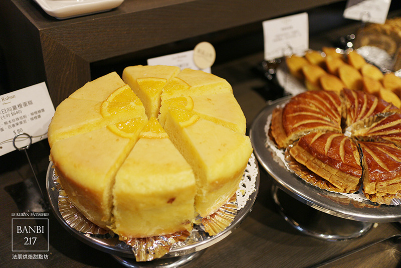 Banbi217 美食旅遊: [Le Ruban Pâtisserie 法朋法式烘焙甜點坊]令人瘋狂的排隊好吃蛋糕,草莓季推出草莓蛋糕捲、草莓塔、草莓蛋糕(捷運信義線信義安和站美食與下午茶)