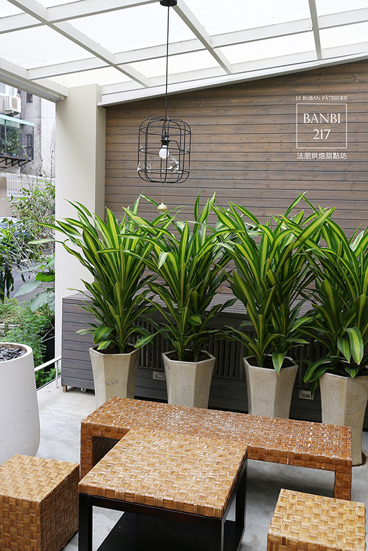 Banbi217 美食旅遊: [Le Ruban Pâtisserie 法朋法式烘焙甜點坊]令人瘋狂的排隊好吃蛋糕,草莓季推出草莓蛋糕捲、草莓塔、草莓蛋糕(捷運信義線信義安和站美食與下午茶)