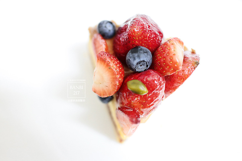 Banbi217 美食旅遊: [Le Ruban Pâtisserie 法朋法式烘焙甜點坊]令人瘋狂的排隊好吃蛋糕,草莓季推出草莓蛋糕捲、草莓塔、草莓蛋糕(捷運信義線信義安和站美食與下午茶)