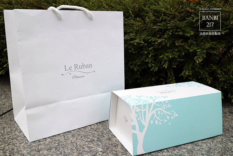 Banbi217 美食旅遊: [Le Ruban Pâtisserie 法朋法式烘焙甜點坊]令人瘋狂的排隊好吃蛋糕,草莓季推出草莓蛋糕捲、草莓塔、草莓蛋糕(捷運信義線信義安和站美食與下午茶)