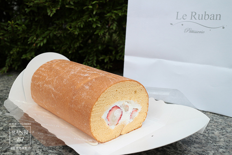 Banbi217 美食旅遊: [Le Ruban Pâtisserie 法朋法式烘焙甜點坊]令人瘋狂的排隊好吃蛋糕,草莓季推出草莓蛋糕捲、草莓塔、草莓蛋糕(捷運信義線信義安和站美食與下午茶)