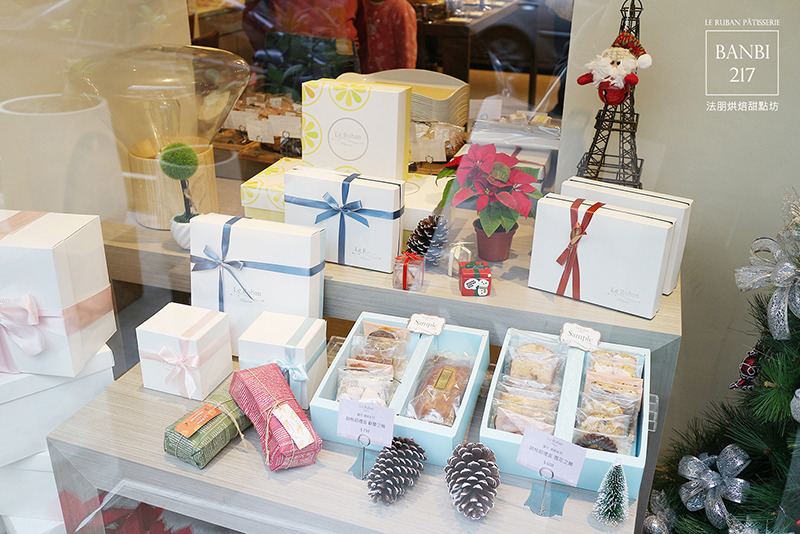 Banbi217 美食旅遊: [Le Ruban Pâtisserie 法朋法式烘焙甜點坊]令人瘋狂的排隊好吃蛋糕,草莓季推出草莓蛋糕捲、草莓塔、草莓蛋糕(捷運信義線信義安和站美食與下午茶)
