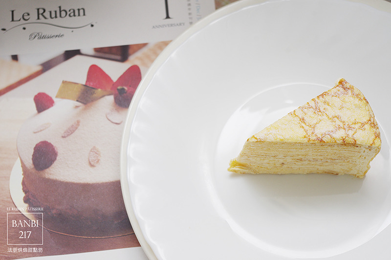 Banbi217 美食旅遊: [Le Ruban Pâtisserie 法朋法式烘焙甜點坊]令人瘋狂的排隊好吃蛋糕,草莓季推出草莓蛋糕捲、草莓塔、草莓蛋糕(捷運信義線信義安和站美食與下午茶)