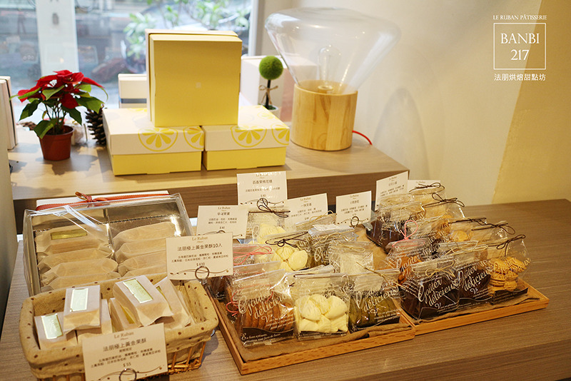 Banbi217 美食旅遊: [Le Ruban Pâtisserie 法朋法式烘焙甜點坊]令人瘋狂的排隊好吃蛋糕,草莓季推出草莓蛋糕捲、草莓塔、草莓蛋糕(捷運信義線信義安和站美食與下午茶)