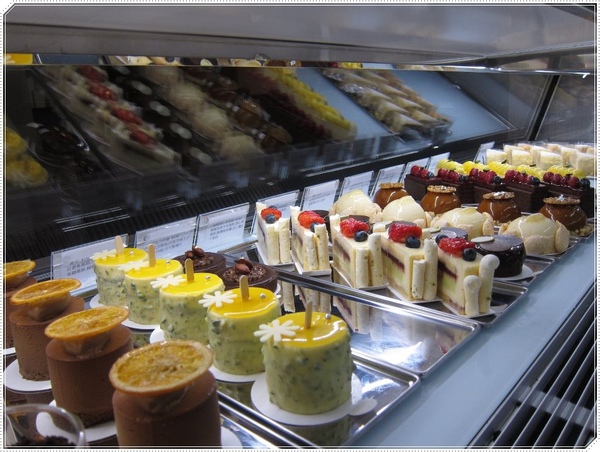 67895_327655594022013_520932132_n