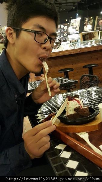 11118163_10200859348003076_1082370397_n