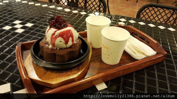 11301587_10200859348763095_1617285155_n