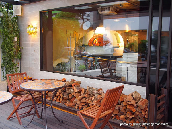 PASSIONE 帕希諾窯烤拿坡里披薩專門店：【食記】台北大安-PASSIONE 帕希諾手工窯烤拿坡里披薩專門店 : 餅皮再Q彈點會更好!