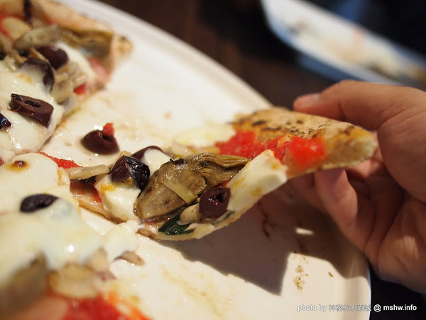 PASSIONE 帕希諾窯烤拿坡里披薩專門店：【食記】台北大安-PASSIONE 帕希諾手工窯烤拿坡里披薩專門店 : 餅皮再Q彈點會更好!