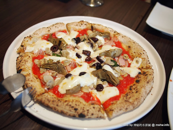 PASSIONE 帕希諾窯烤拿坡里披薩專門店：【食記】台北大安-PASSIONE 帕希諾手工窯烤拿坡里披薩專門店 : 餅皮再Q彈點會更好!