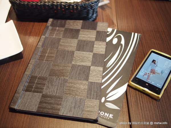 PASSIONE 帕希諾窯烤拿坡里披薩專門店：【食記】台北大安-PASSIONE 帕希諾手工窯烤拿坡里披薩專門店 : 餅皮再Q彈點會更好!