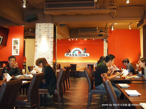 PASSIONE 帕希諾窯烤拿坡里披薩專門店：【食記】台北大安-PASSIONE 帕希諾手工窯烤拿坡里披薩專門店 : 餅皮再Q彈點會更好!