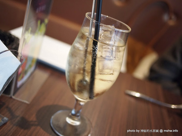 PASSIONE 帕希諾窯烤拿坡里披薩專門店：【食記】台北大安-PASSIONE 帕希諾手工窯烤拿坡里披薩專門店 : 餅皮再Q彈點會更好!