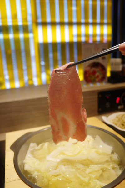 豚膳黑豚料理專賣店：【豚膳黑豚料理專賣店】柚香四溢！嚴選黑豚肉讓人一吃便停不了口啊！