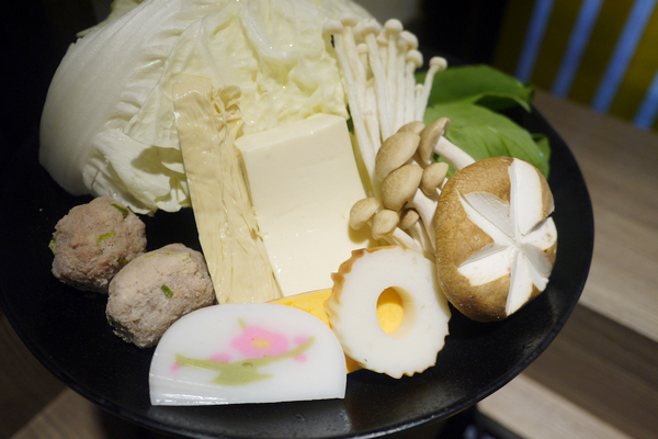 豚膳黑豚料理專賣店：【豚膳黑豚料理專賣店】柚香四溢！嚴選黑豚肉讓人一吃便停不了口啊！