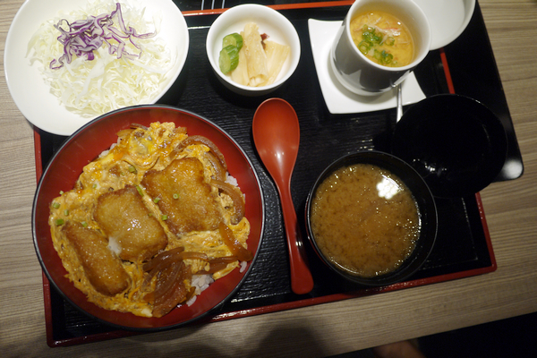 豚膳黑豚料理專賣店：【豚膳黑豚料理專賣店】柚香四溢！嚴選黑豚肉讓人一吃便停不了口啊！