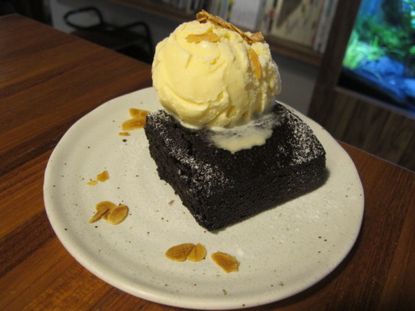 沐樂咖啡:(食記)台北市華山附近臨沂街上沐樂咖啡。咖啡好喝鹹食甜食表現亮眼。