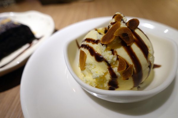 沐樂咖啡:(胖樺食記)台北東區推薦咖啡聽「沐樂咖啡」,近華山1914文化創意產業園區/巧克力布朗尼/不收一成服務費/捷運忠孝新生站