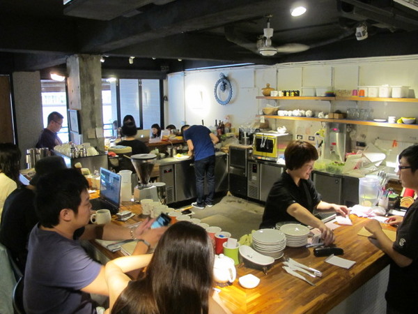 沐樂咖啡:(食記)台北市華山附近臨沂街上沐樂咖啡。咖啡好喝鹹食甜食表現亮眼。