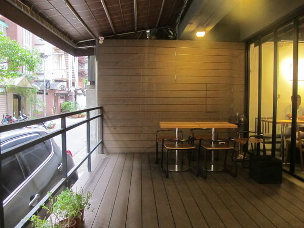 沐樂咖啡:(食記)台北市華山附近臨沂街上沐樂咖啡。咖啡好喝鹹食甜食表現亮眼。