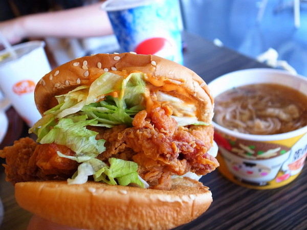 丹丹漢堡(安平店)：＜台南｜中西式套餐＞我愛丹丹漢堡！！！