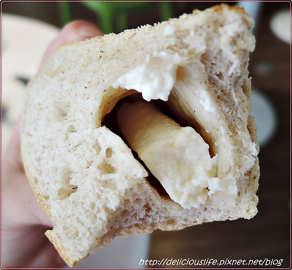 手工裸麥乳酪麵包2