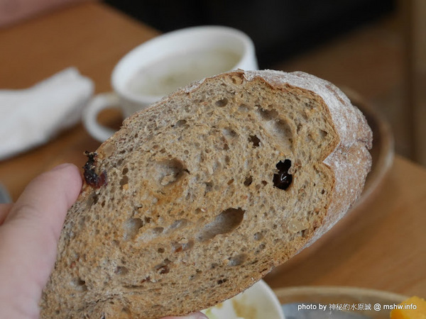 POND BURGER CAFE：【食記】台北Pond Burger Cafe 早午餐.漢堡.輕食@信義國際會議中心&世界貿易中心-捷運MRT台北101/世貿 : 食材新鮮,口味創新,下午茶也能享受美味私房漢堡