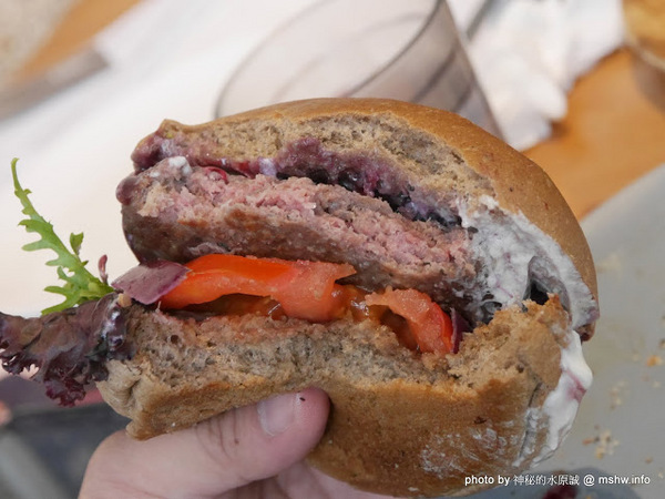 POND BURGER CAFE：【食記】台北Pond Burger Cafe 早午餐.漢堡.輕食@信義國際會議中心&世界貿易中心-捷運MRT台北101/世貿 : 食材新鮮,口味創新,下午茶也能享受美味私房漢堡