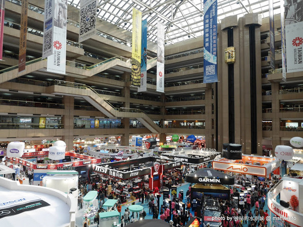 POND BURGER CAFE：【食記】台北Pond Burger Cafe 早午餐.漢堡.輕食@信義國際會議中心&世界貿易中心-捷運MRT台北101/世貿 : 食材新鮮,口味創新,下午茶也能享受美味私房漢堡