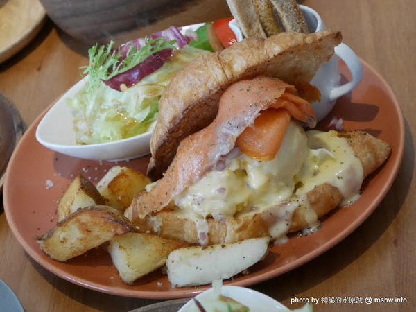 POND BURGER CAFE：【食記】台北Pond Burger Cafe 早午餐.漢堡.輕食@信義國際會議中心&世界貿易中心-捷運MRT台北101/世貿 : 食材新鮮,口味創新,下午茶也能享受美味私房漢堡