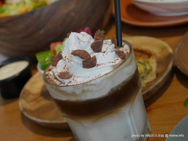 POND BURGER CAFE：【食記】台北Pond Burger Cafe 早午餐.漢堡.輕食@信義國際會議中心&世界貿易中心-捷運MRT台北101/世貿 : 食材新鮮,口味創新,下午茶也能享受美味私房漢堡