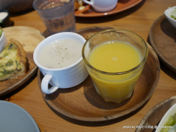 POND BURGER CAFE：【食記】台北Pond Burger Cafe 早午餐.漢堡.輕食@信義國際會議中心&世界貿易中心-捷運MRT台北101/世貿 : 食材新鮮,口味創新,下午茶也能享受美味私房漢堡