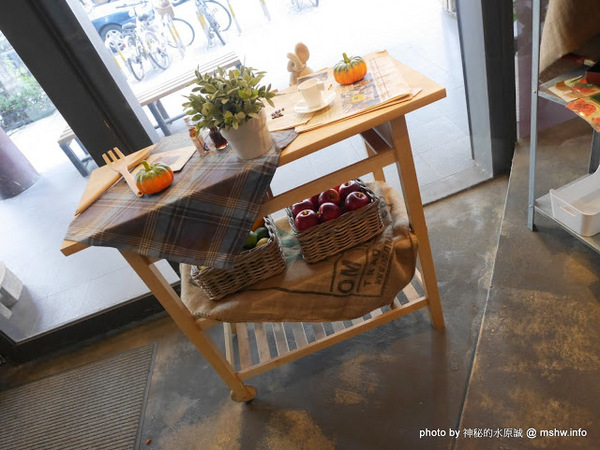 POND BURGER CAFE：【食記】台北Pond Burger Cafe 早午餐.漢堡.輕食@信義國際會議中心&世界貿易中心-捷運MRT台北101/世貿 : 食材新鮮,口味創新,下午茶也能享受美味私房漢堡