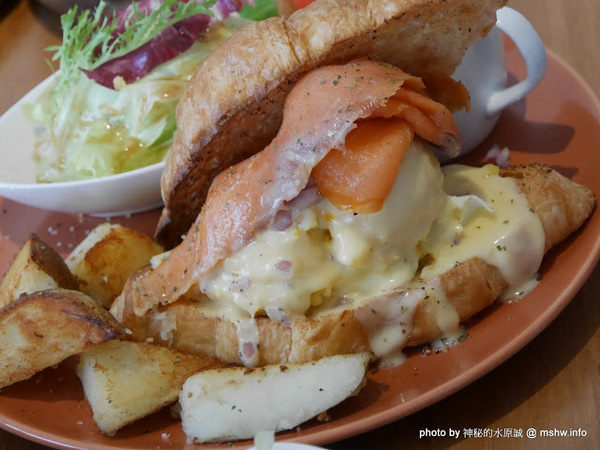 POND BURGER CAFE：【食記】台北Pond Burger Cafe 早午餐.漢堡.輕食@信義國際會議中心&世界貿易中心-捷運MRT台北101/世貿 : 食材新鮮,口味創新,下午茶也能享受美味私房漢堡