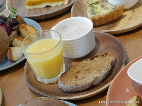 POND BURGER CAFE：【食記】台北Pond Burger Cafe 早午餐.漢堡.輕食@信義國際會議中心&世界貿易中心-捷運MRT台北101/世貿 : 食材新鮮,口味創新,下午茶也能享受美味私房漢堡